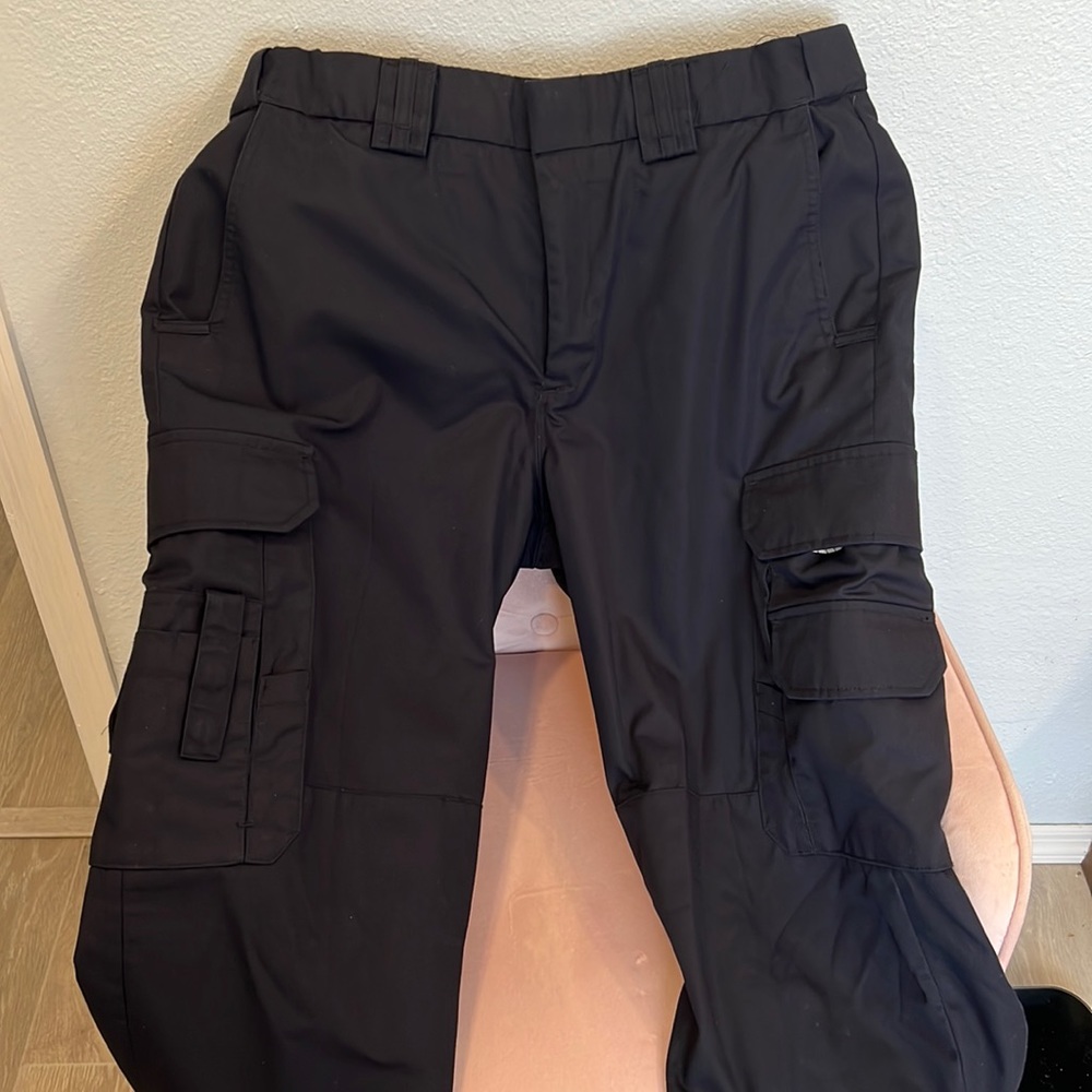 Mens Elbeco Tec3 dark blue service pants.